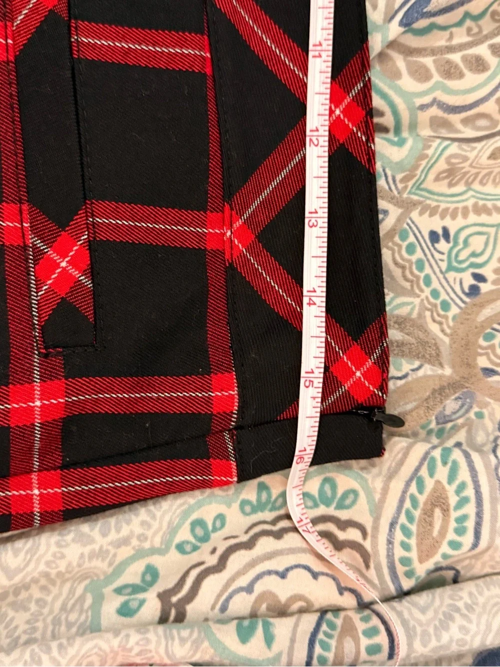 Trina Turk Red Black Plaid Cropped Ankle Pants Size 6 Career Holiday Preppy Chic